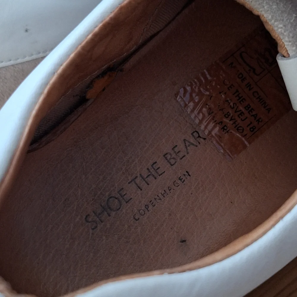 Shoe the Bear White and Tan Leather Low-Top Sneakers with Gum Sole Sz 12